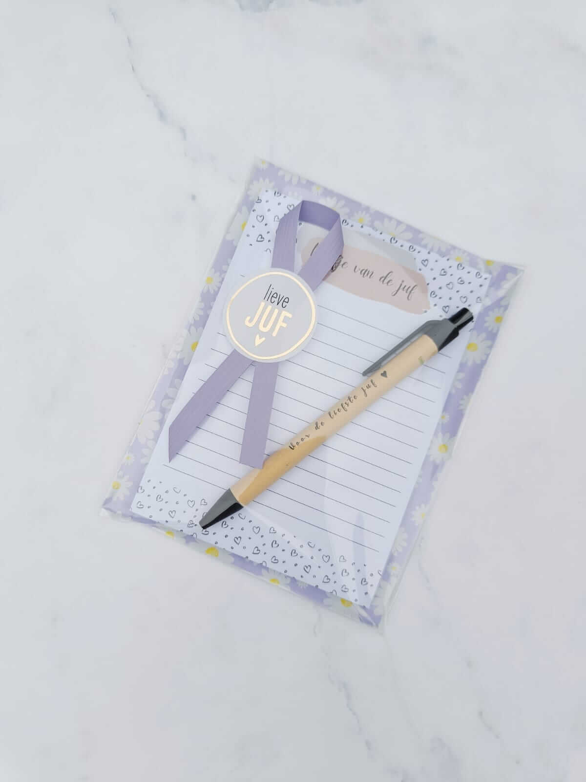 Cadeautje voor de juf kladblokje met pen