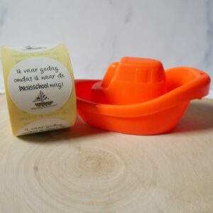 Uitdeel cadeautje Bootje