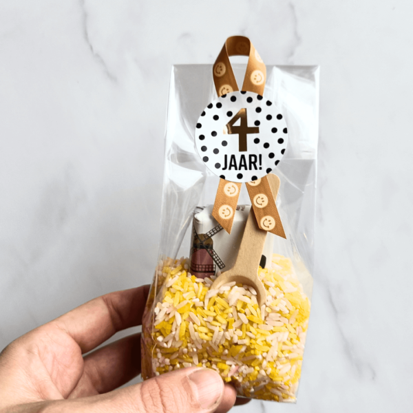 Uitdeeltraktatie speelrijst met schepje