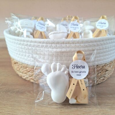 Geboorte traktatie stoepkrijt neutraal