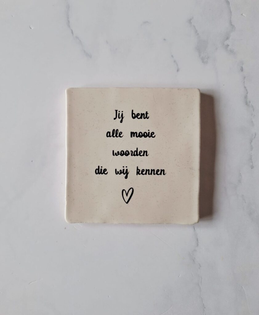 Tegel jij bent alle mooie woorden die wij kennen
